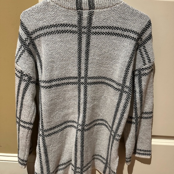 JJ Basics white plaid sweater. Size extra small - Picture 2 of 2